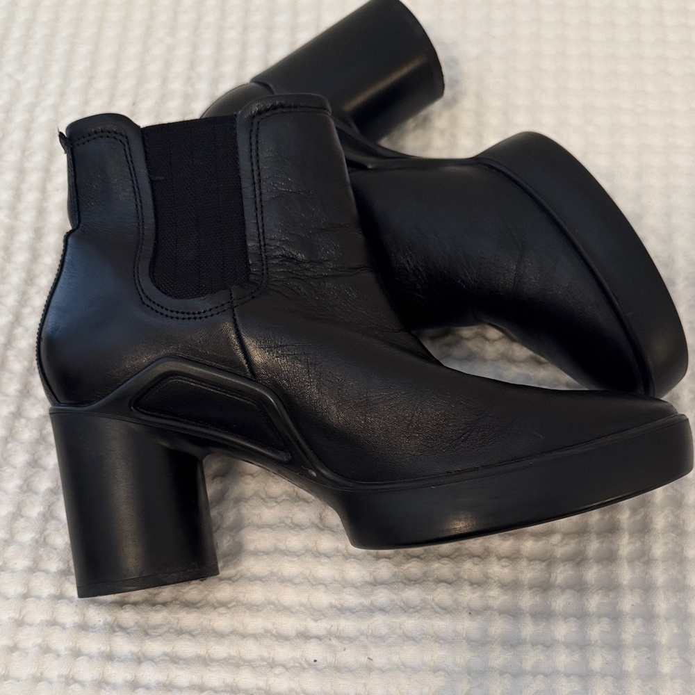 Ecco Women's Black Ankle Booties
